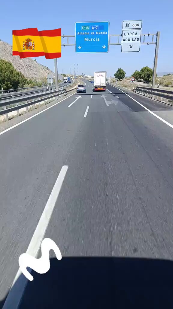 Llama a Movistar porque en la tele le sale el corazón arcoíris del Orgullo 🌈 y pide que se lo quiten y pongan la bandera de España 🇪🇸👏💪😂🤣