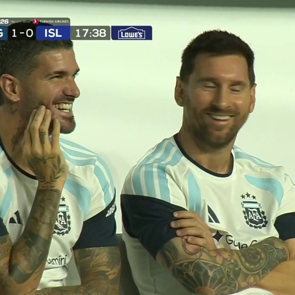 The crowd's reaction to seeing Messi on the big screen 🔊