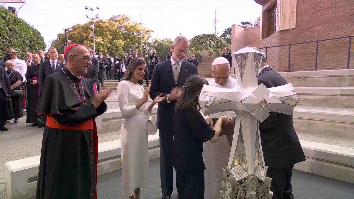 🎥 "¡Ay gracias, gracias! Lo guardaré para siempre": la emoción de Valentina, una niña invidente, tras recibir un regalo del papa León XIV