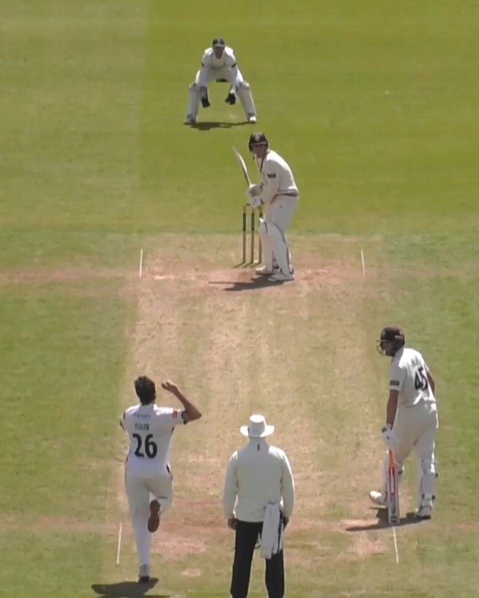 "That is outrageous!" Dan Lawrence in some great form 🔥🔥