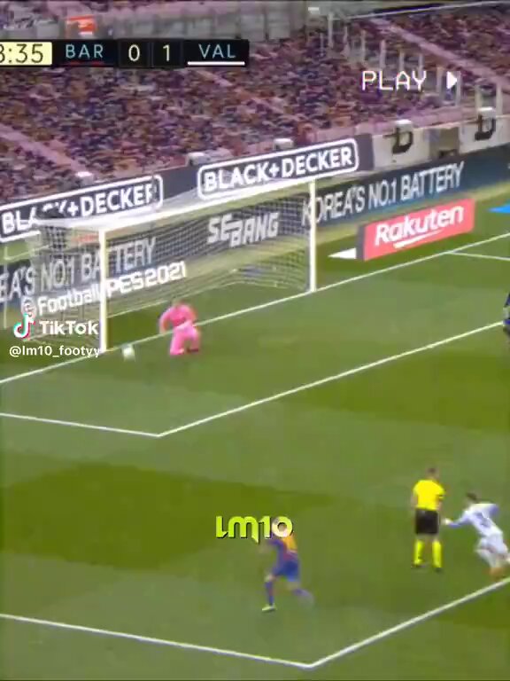 Le jeu de tête de Messi est tellement sous côté