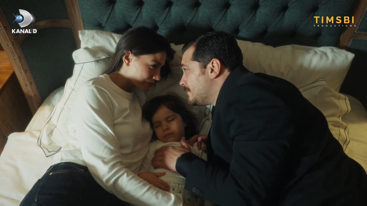 Eşref ve Nisan kızlarına kavuşuyor! ♥️ #EşrefRüya final bölümüyle #KanalD’de. @kanald TİMSBİ Productions