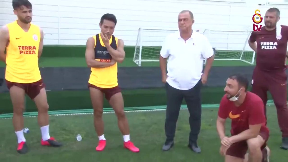 Galatasaray tarihinin 2. Japon oyuncusu olan Nagatomo Dünya Kupası kadrosuna alınmış. Onu , hiç bitmeyen enerjisi , Schalke maçında aldığı darbe yüzünden sönen ciğeri ve veda ederken döktüğü gözyaşı ile anımsıyoruz.