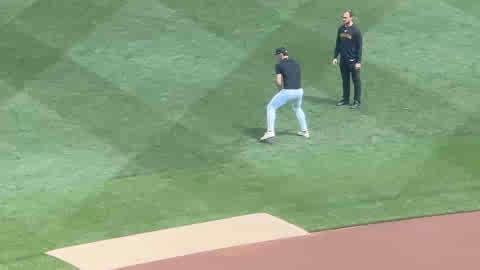 Early throwing for #Pirates Konnor Griffin. Looks good.