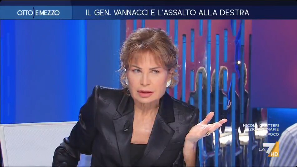 "Bravo, bravo. Continuiamo a fare passi indietro, complimenti" #ottoemezzo