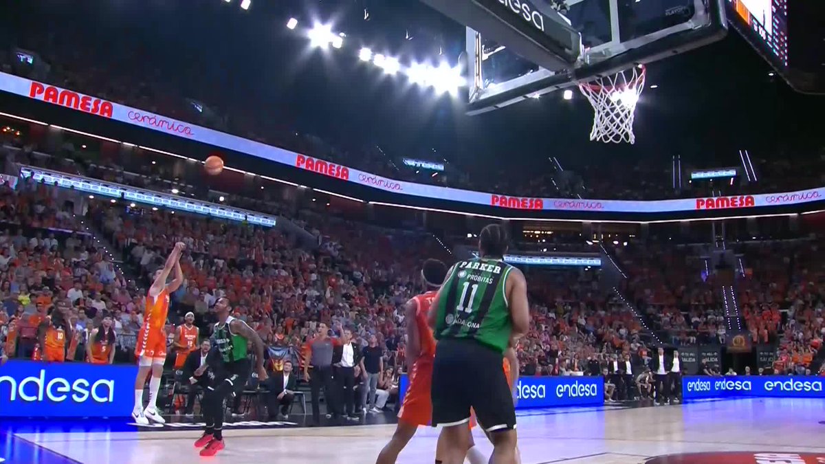 JAIME PRADILLAAAA LO EMPATA A SEGUNDOS DEL FINALLLLL 🥶 📺 DAZN España | #PlayoffLigaEndesa | Valencia Basket Club