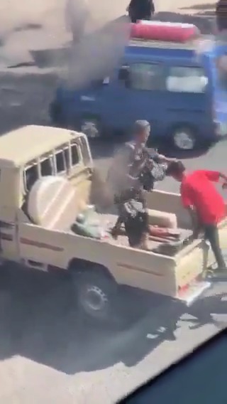 في عدن قتل للناس الذين يطالبون بالكهرباء ويحتجون ضد غلاء الاسعار.
