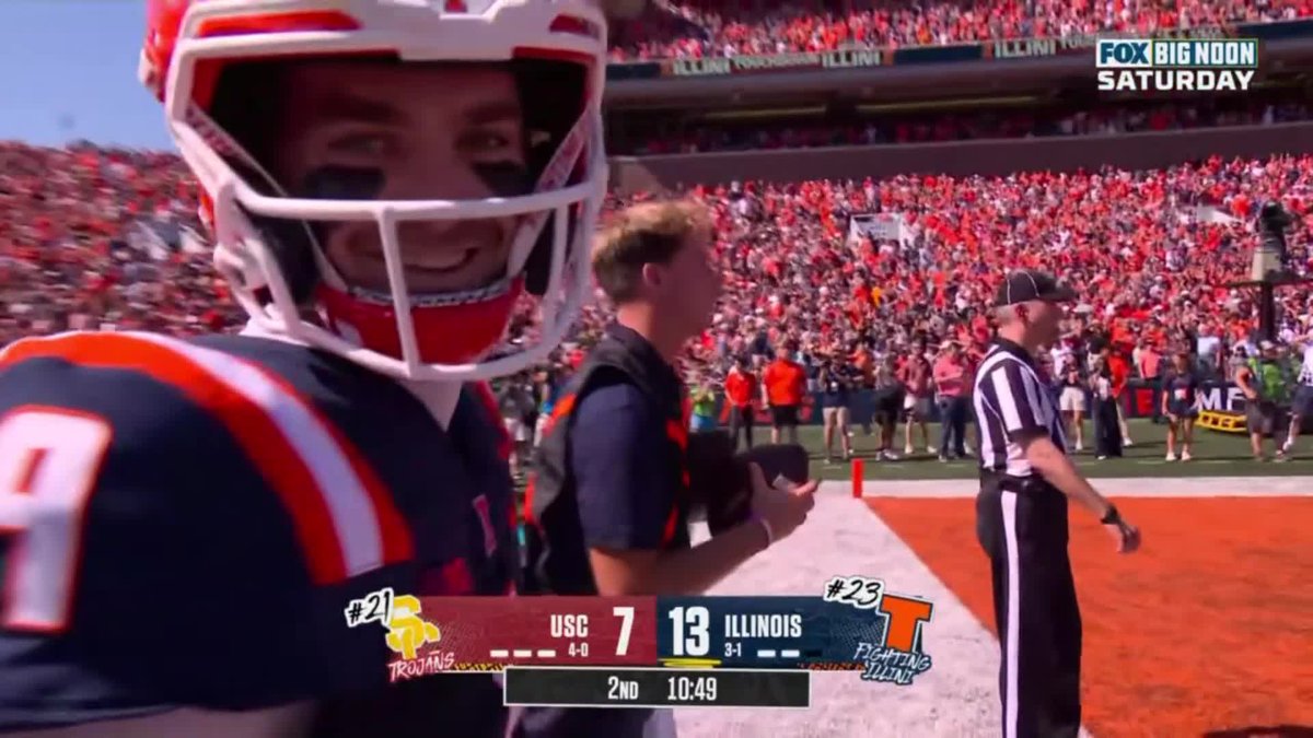 IT'S THE PHILLY SPECIAL‼️ Just felt like revisiting Illinois Football's Hank Beatty-to-Luke Altmyer trick play TD vs. USC.