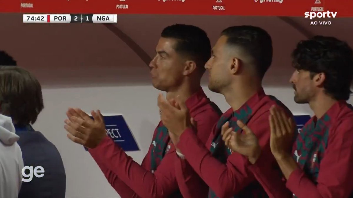Pelo menos as palmas Cristiano Ronaldo conseguiu acertar hoje 👏👏👏