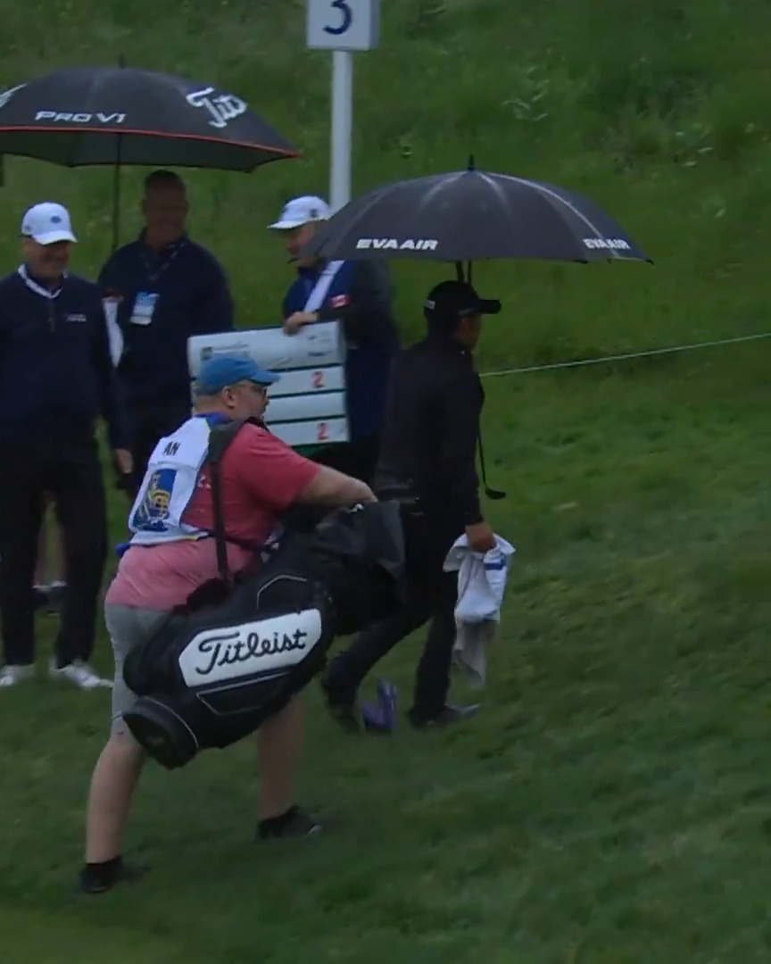 Stay ready so you don’t have to get ready 😌 A fan quickly filled in for C.T. Pan after his caddie Mike “Fluff” Cowan was injured at the 2024 RBC Canadian Open. #TOURVault
