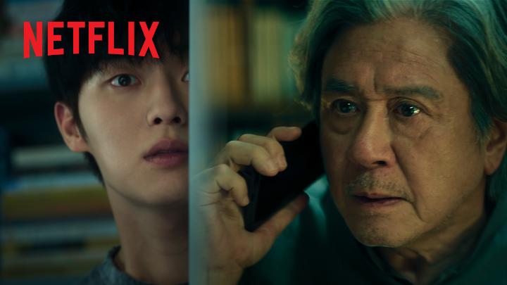 관찰은 선을 넘고, 집착은 글이 된다. 최민식, 최현욱 주연 서스펜스 드라마 <맨 끝줄 소년> 6월 26일 공개. 오직 넷플릭스에서.