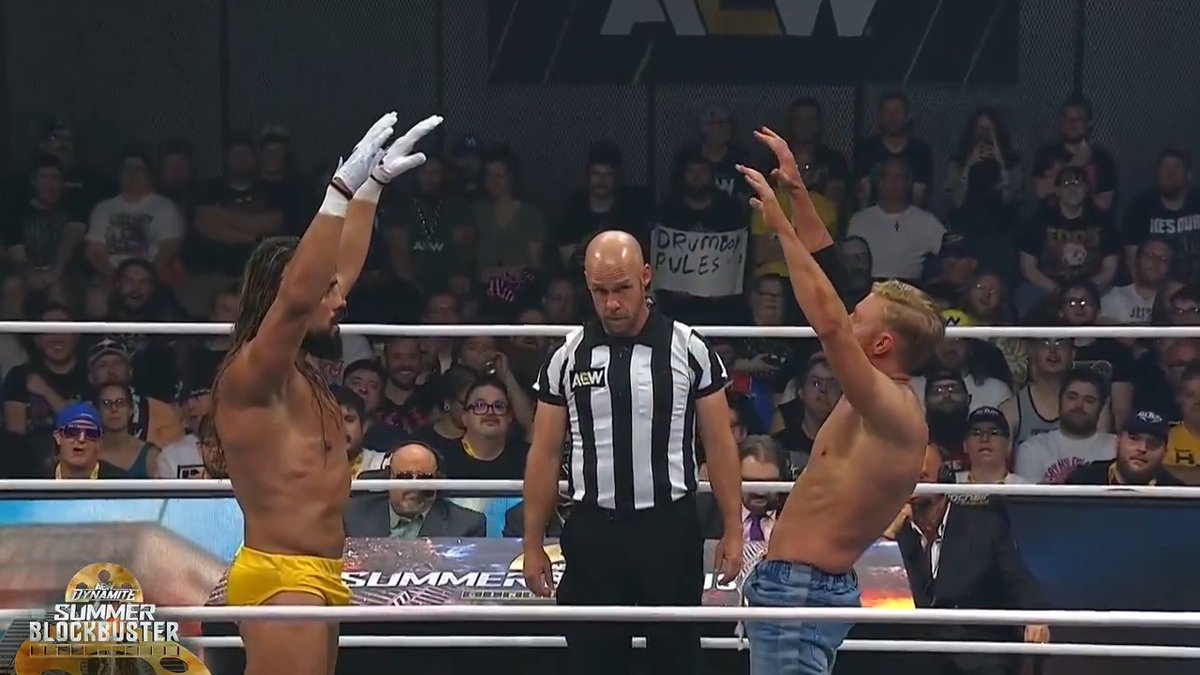 "This is gimmick infringement!" - The Invisible Hand @OrangeCassidy sees Andrade “El Idolo” The Real Latino Man!'s pants removal and RAISES him one pants removal! Watch #AEWDynamite LIVE on TBS & HBO Max