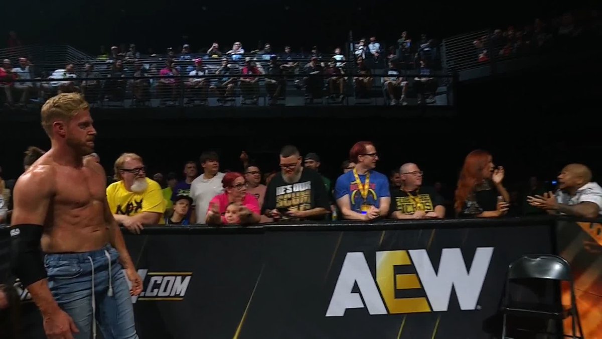 .@IAmLioRush wants a selfie too! Watch #AEWDynamite LIVE on TBS &amp; HBO Max