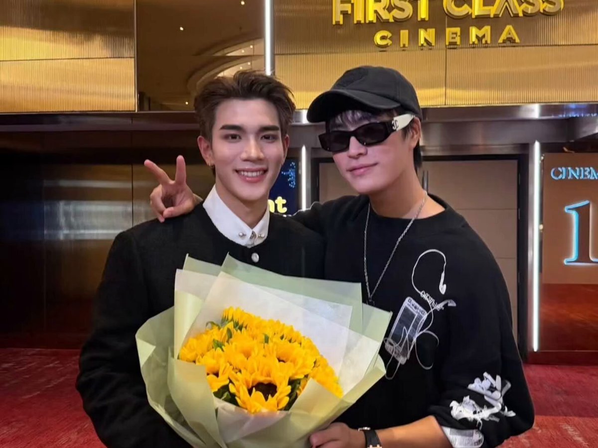 ♡อยากเก็บดาวทั้งฟ้า มาแทนคำว่ารักที่มีให้เธอ ♡ ดอกทานตะวันต้องคู่กับ " โฟร์ท " เสมอ ✨️🌻 " ฝากติดตามหนังของโฟ้ตด้วยนะคับ เป็นความฝันของเขา ✌🏻🙏🏻 " #GeminiFourth #เจมีไนน์โฟร์ท #Gemini_NT #Fourthnattawat