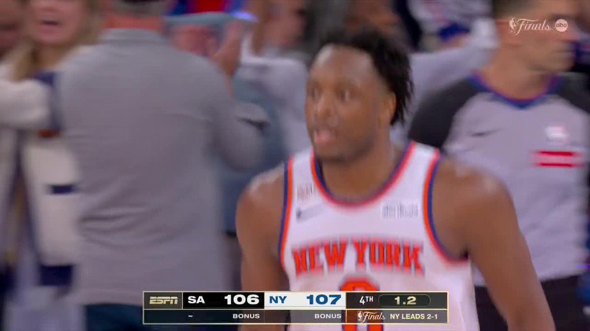 ¡¡¡VA A QUEDAR EN LA HISTORIA DE LAS #NBAFINALS!!! ¡IMPRESIONANTE LO DE OG ANUNOBY PARA QUE LOS KNICKS CONFIRMEN LA REMONTADA Y SUPEREN 107-106 A LOS SPURS EN EL CUARTO JUEGO!