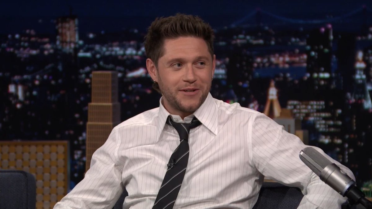.Niall Horan titled his new album Dinner Party because he met his girlfriend at a dinner party 🥹 #FallonTonight