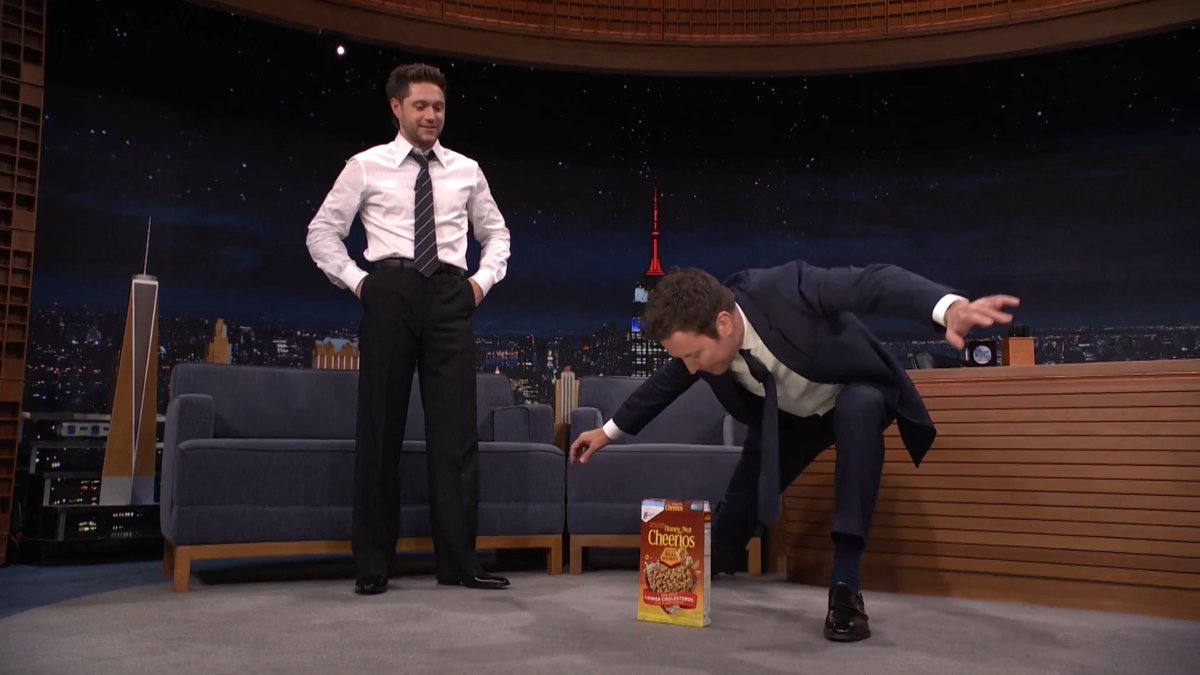 .Niall Horan teaches Jimmy the cereal box game he learned at the dinner party where he met his girlfriend 😂 #FallonTonight