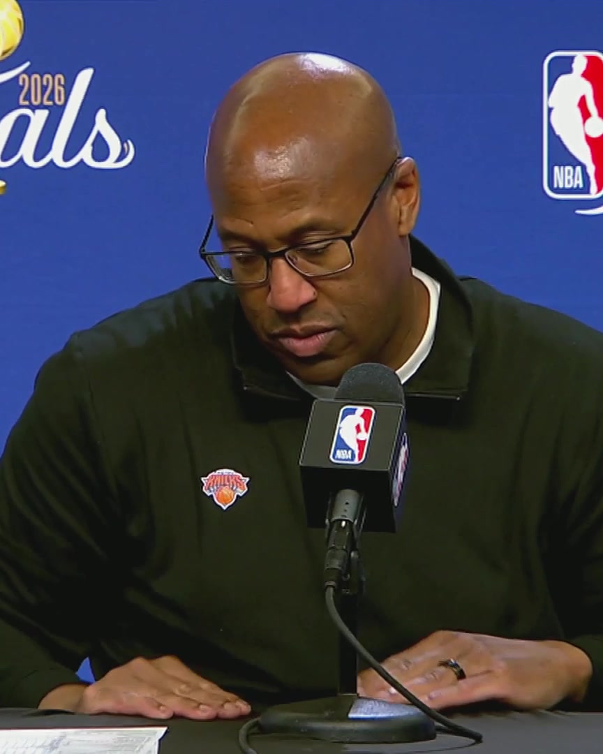 "I couldn't see much, and I say that because Fat Joe's sitting there with all these chains on. Every time he jumped up, the freaking lights with those chains, they blinded me" 😂 Mike Brown says it was "a little tough" to see down the floor standing next to Fat Joe: