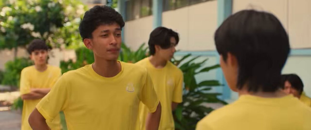 ในนิยาย ออก้าจะช่วยอชิตอนโดนแกล้ง ต่อจากนั้นอชิก็จะกลัวออก้าน้อยลง ตอนแรกคิดว่าจะไม่เห็นซีนนี้ละ เพราะเปิดมาก็สนิทกันแล้ว พอมีซีนนี้ออกมา ดีใจมากอะ มันเป็นจุดที่ทำให้สองคนนี้สบายใจต่อกันเลยย🥺🫱🏼 TONSOM 5TH EPISODE #WhenOrangesFallEP5 #kenji_kanthee #tananloh_