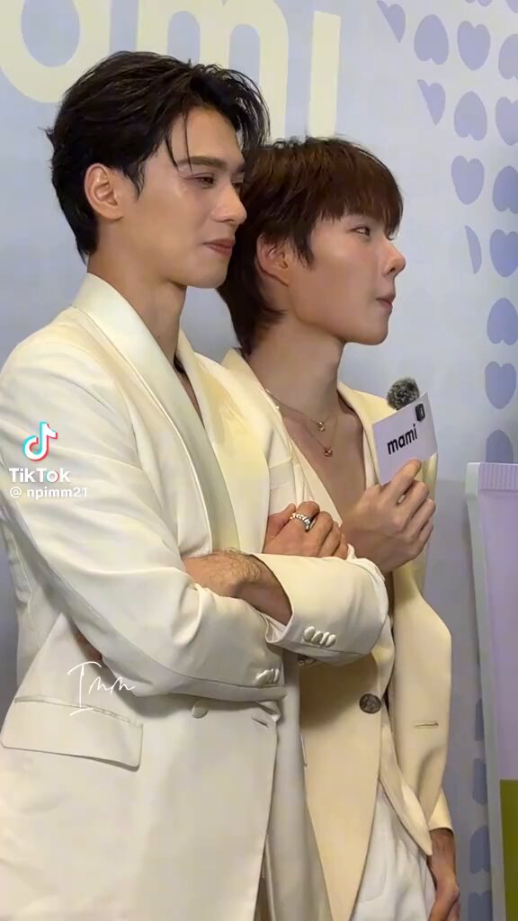 👤 : พี่เก่งใช้น้ำอุ่นหรือน้ำเย็นล้างหน้า 🐰 : น้ำปิงครับ 🤭😂 🦆 : 👀😂 นักข่าวเขิลแซวกันใหญ่ พี่นักข่าวรู้อาไยบอกมานะ คิ 🤪 #ก่งน้ำปิง #KengNamping