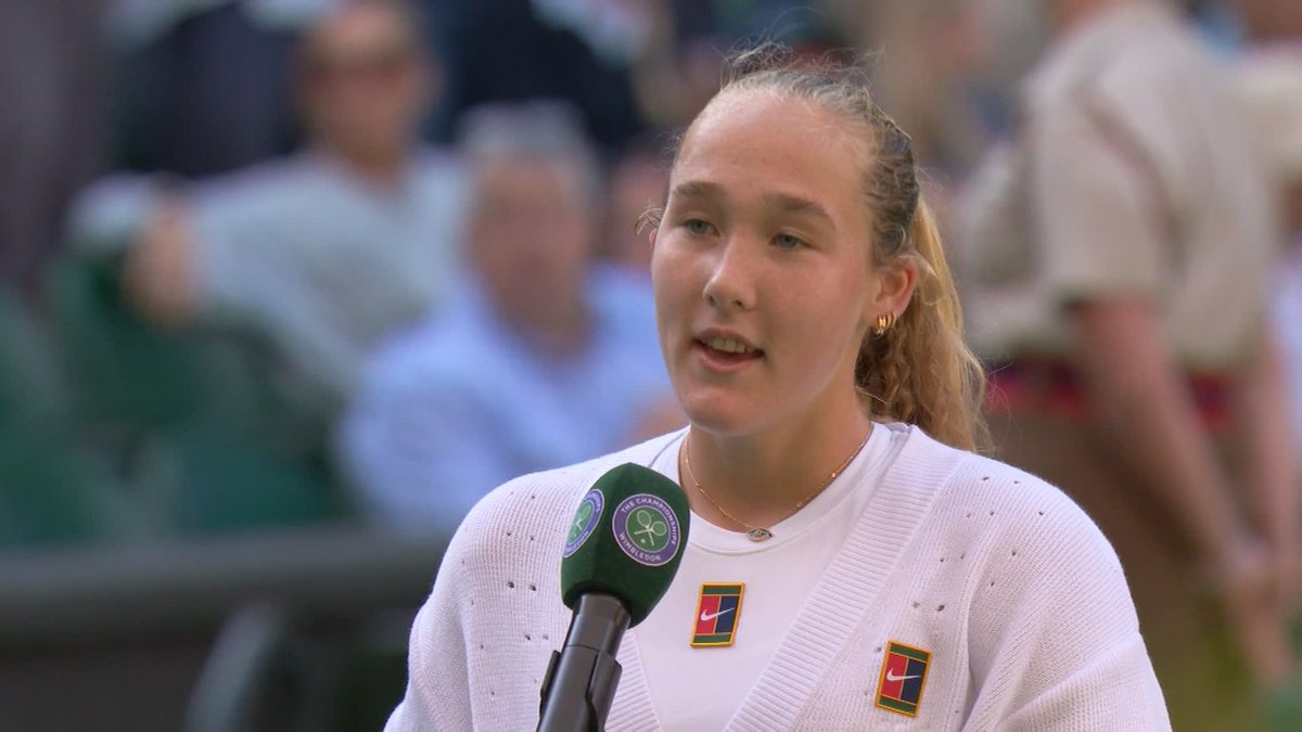 Q: "Has Roger texted you by any chance?" Mirra: "Not yet. Novak did but nothing from Roger yet. I think he's very busy, so no worries." Aww that would mean the world to her, you can tell. 🥹