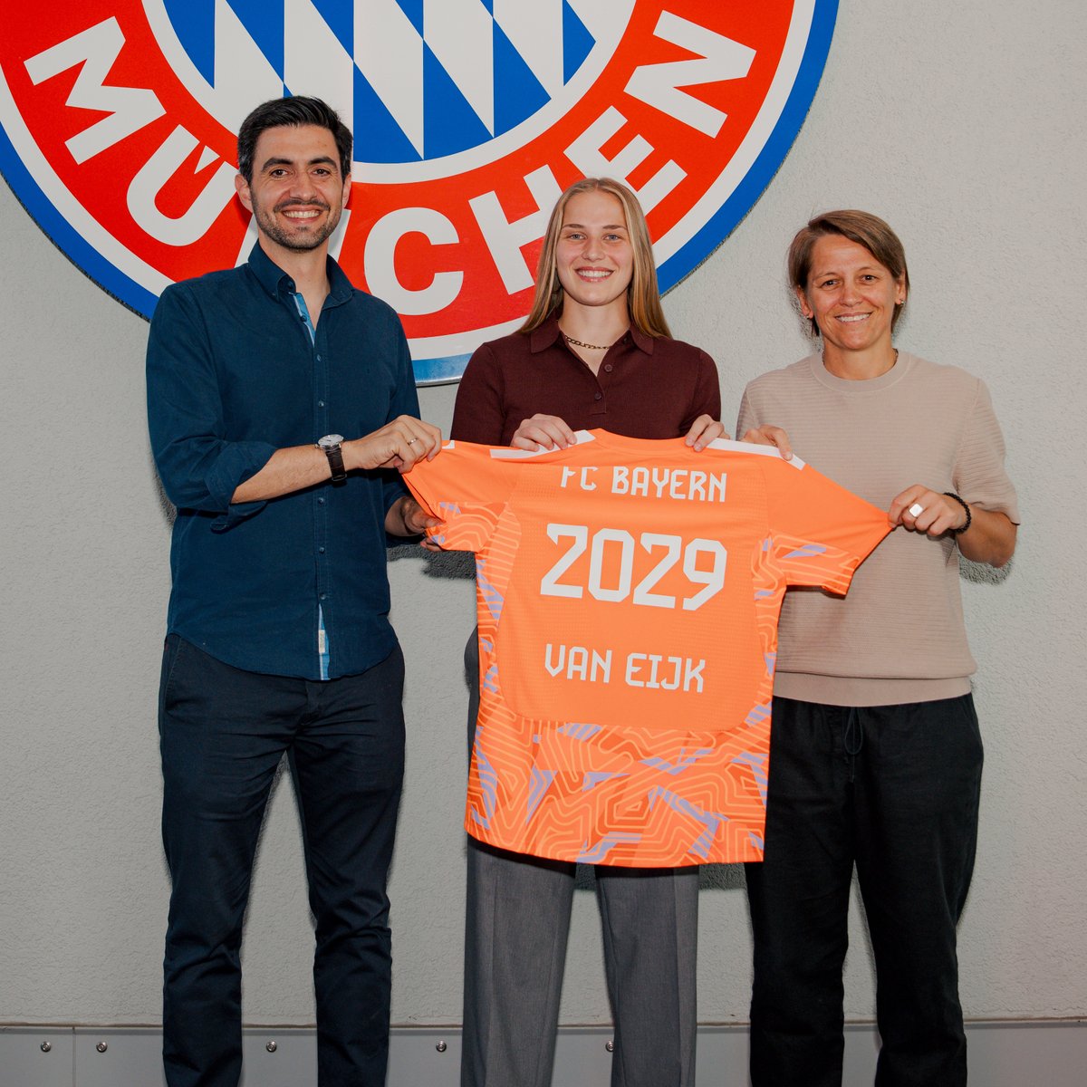 Regina van Eijk wechselt zum FC Bayern: „Möchte das Beste aus mir herausholen" 💯 ℹ️ Alle Infos zur Verpflichtung: