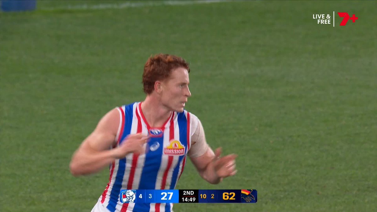 Here come the Doggies 👀 #AFLDogsCrows
