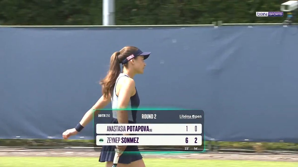 🇹🇷 Milli tenisçimiz Zeynep Sönmez, Libema Açık'ta Anastasia Potapova'yı setlerde 1-0 öndeyken rakibinin rahatsızlığı nedeniyle çekilmesinin ardından mağlup ederek çeyrek finale yükseldi. 🙏 Zeynep Sönmez, maçın ardından rakibine rahatsızlığı hakkında tavsiyelerde bulundu. #LibemaOpen