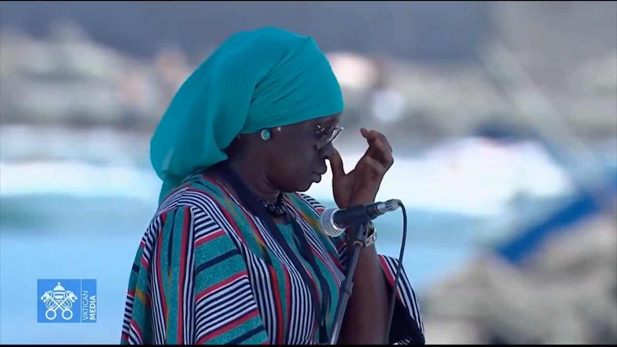 🗣️ Una voluntaria relata al papa el duro testimonio de una víctima de trata: "Soy de Nigeria. No me fui porque quisiera, no había otra salida. Durante el viaje en patera quedé embarazada de un hombre de la mafia. En España me quitaron a mi bebé y me obligaron a prostituirme"