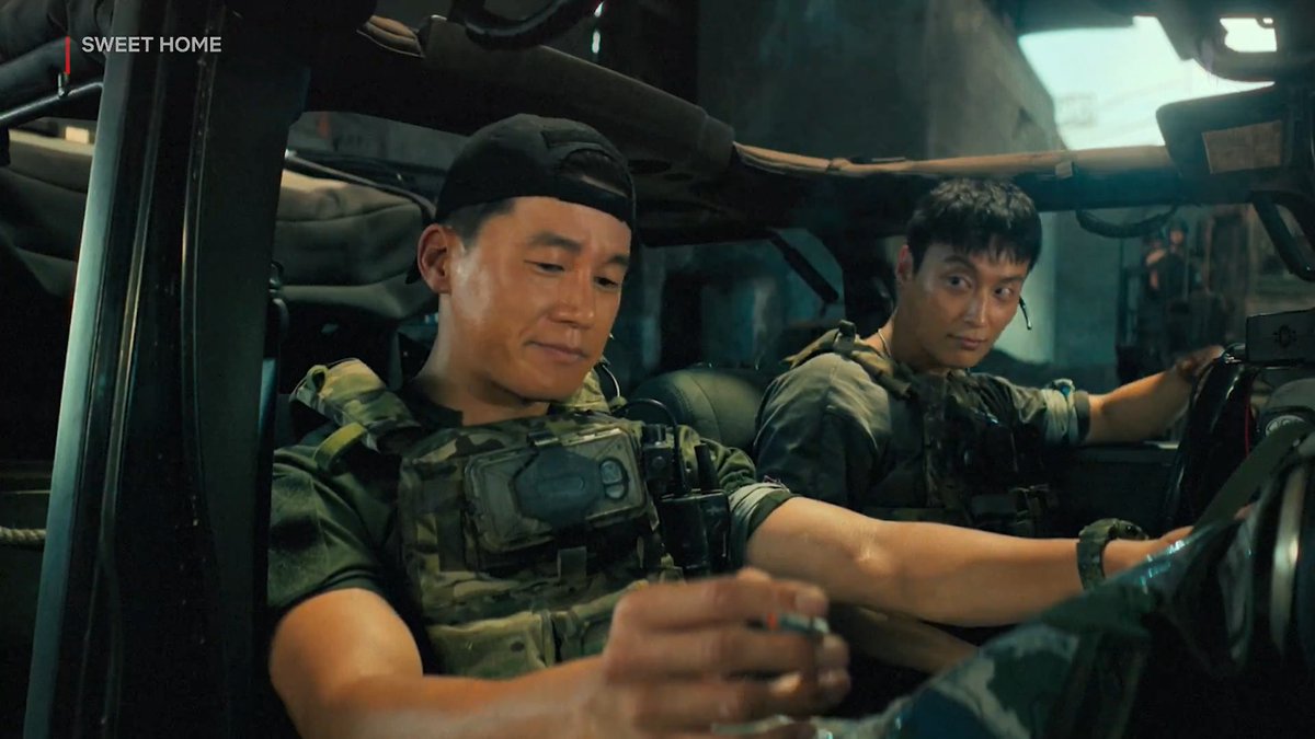 now imagine a world where kim moo-yul is out there fighting human monsters while heo nam-jun is distracted by love #SweetHome #HeoNamJun #KimMooYul