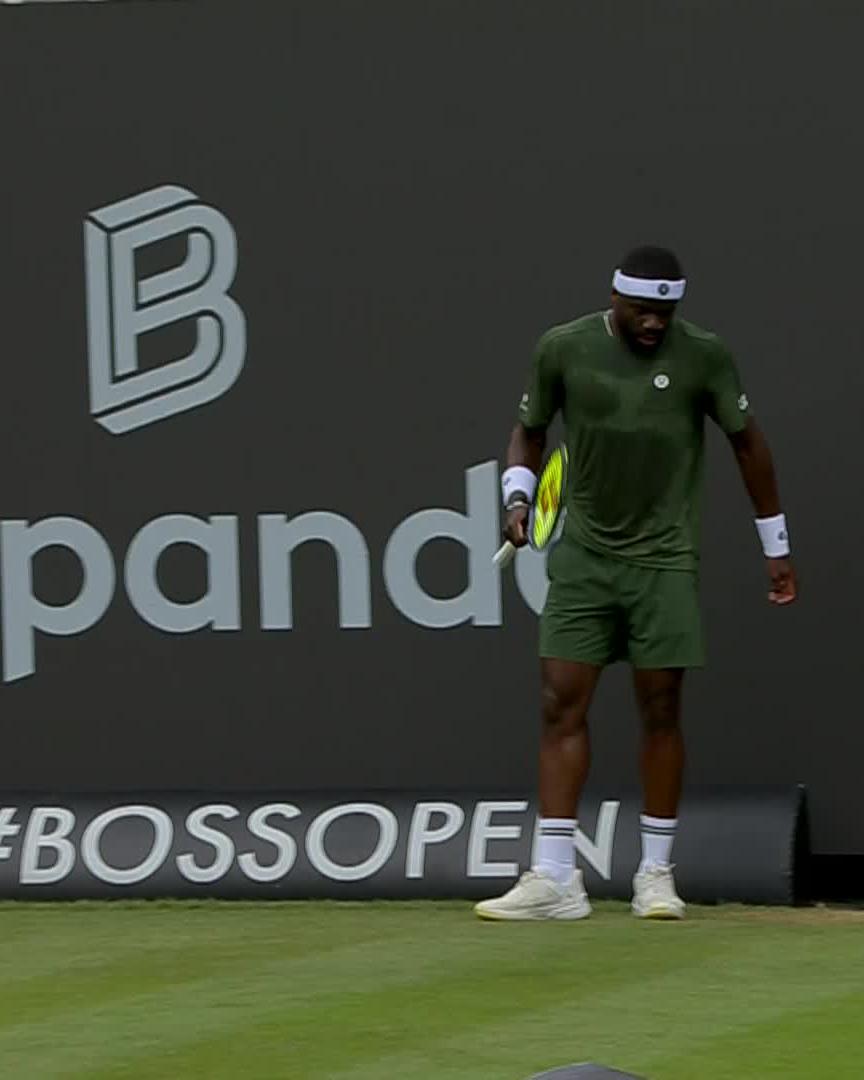 What an angle 🤯 Tiafoe with a stunning pass 👏 BOSS OPEN | #BOSSOpen
