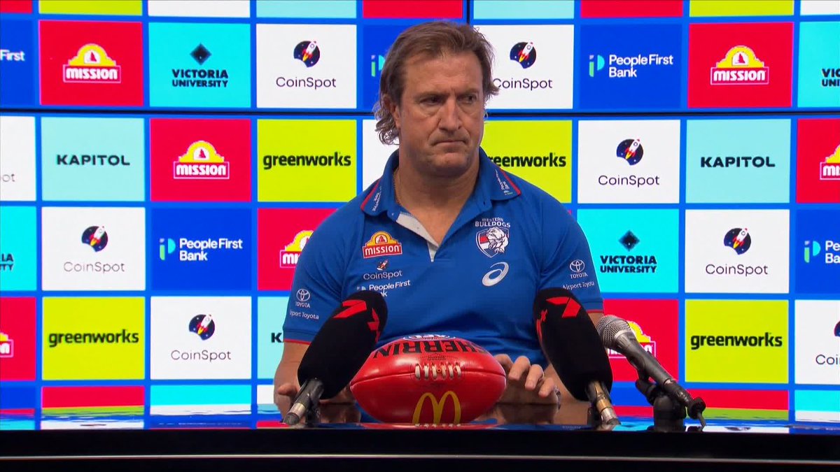 Mitch: "What was the most disappointing part of that first quarter?" Bevo: "Scoreline." #AFLDogsCrows