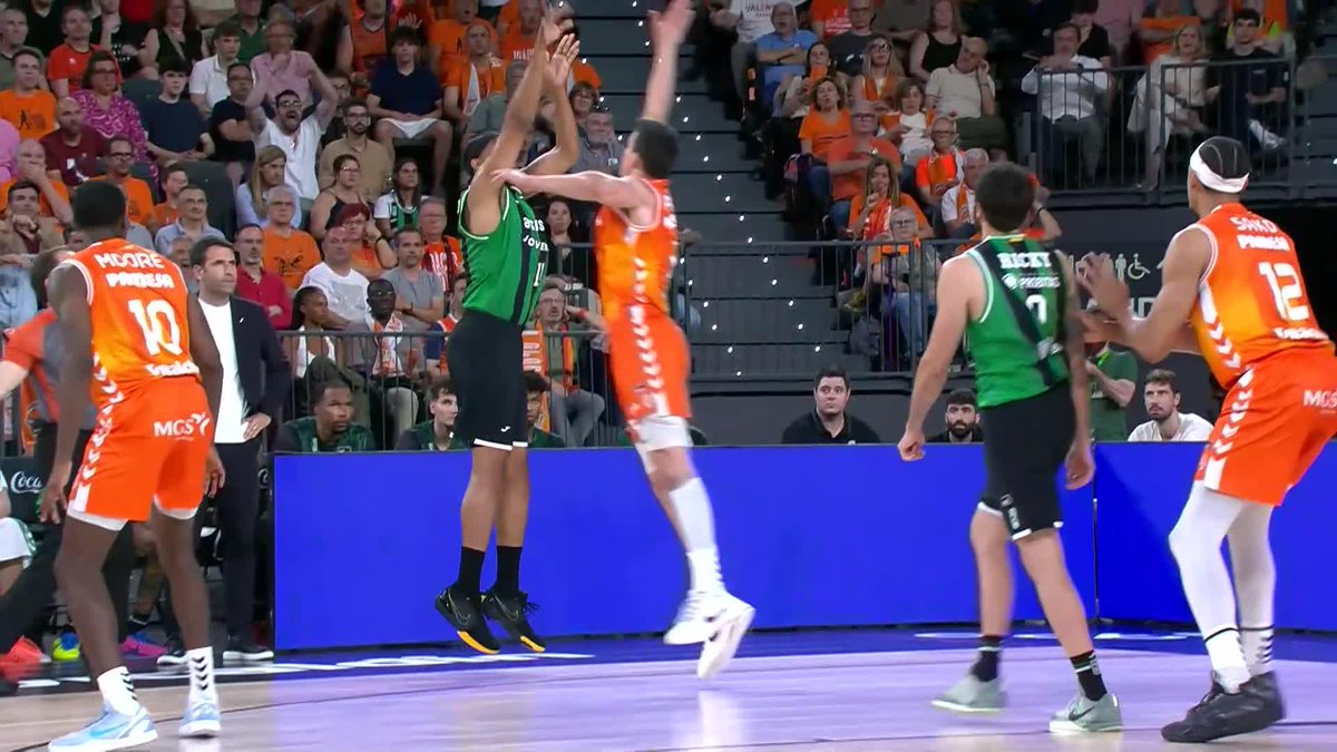 Partizan’ın sezon sonuna kadar Badalona’ya kiraladığı Jabari Parker, gelecek sezon için de kontratı olmasına rağmen takımda kalmayı istemiyor. 💰Bu nedenle kulüp oyuncunun $2.5M’lık kontratından olabildiğince az zararla çıkmaya çalışacak. (Mozzart Sport)