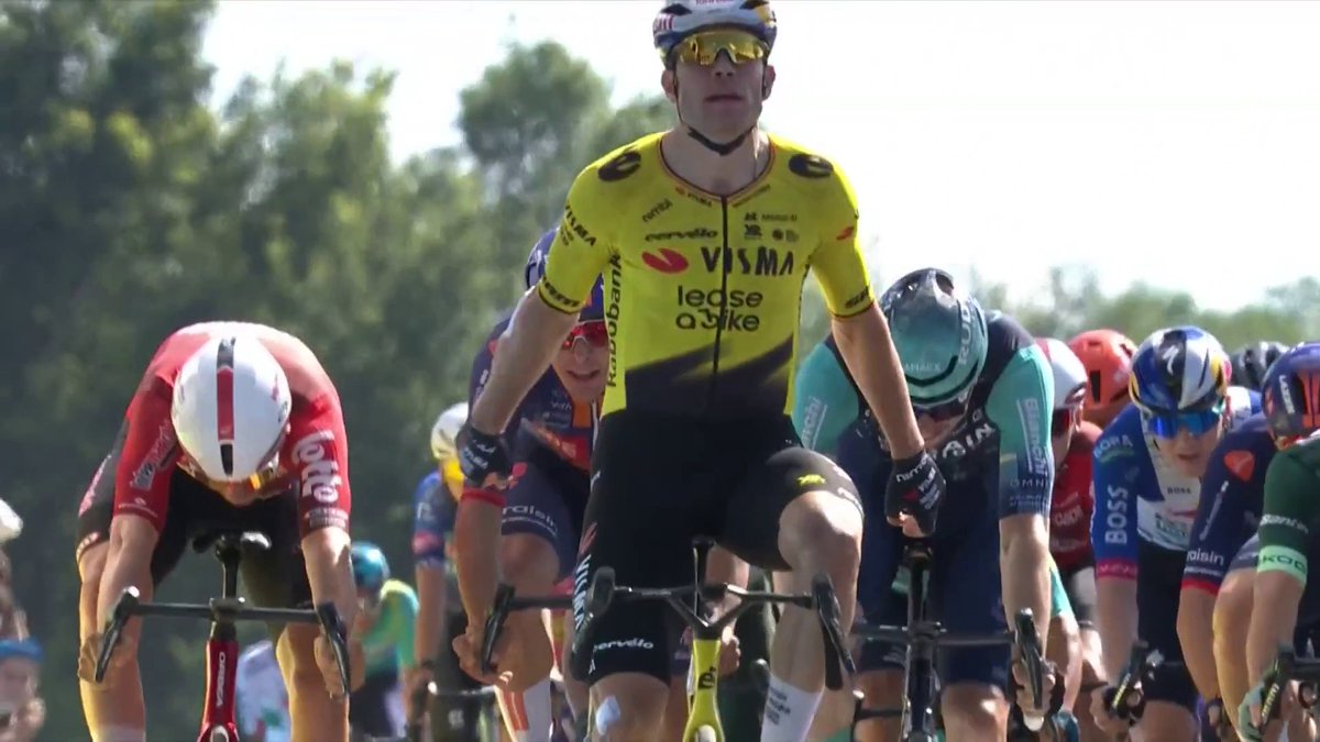 NUNCA DUDÉIS DE WOUT 🔥 Van Aert gana al esprint la quinta etapa del #TourAuvergneRhoneAlpes y demuestra que sigue en plena forma 💪 #LaCasadelCiclismo 🚴