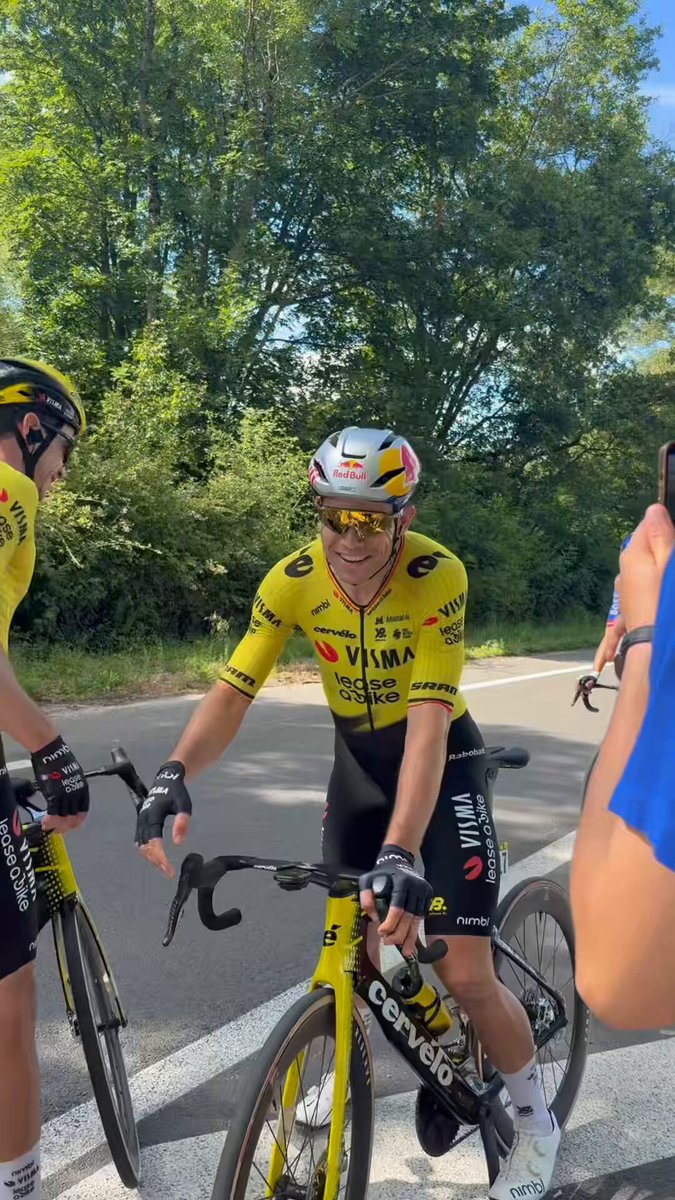 🇫🇷 #TourAuvergneRhoneAlpes Incredible team effort, what a win! 💛🖤