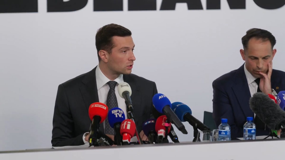 Le Pacte migratoire met nos Nations devant un chantage inadmissible: soit l’accueil obligatoire de migrants, qui seront répartis dans nos villes et nos villages ; soit l’imposition de lourdes amendes financières à hauteur de 20 000 euros par migrant refusé.