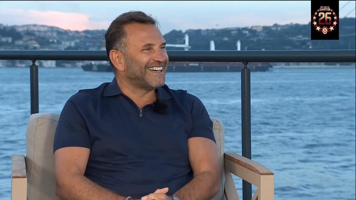 🔸 TFF'nin şampiyonluk kupasını takdim etmemesine gönderme. Okan Buruk: "Bu sene Kupa'yı kendi kendimize aldık ama (Gülerek). Kupa'yı her yerde gezdiriyoruz." (GS Youtube Katıl)