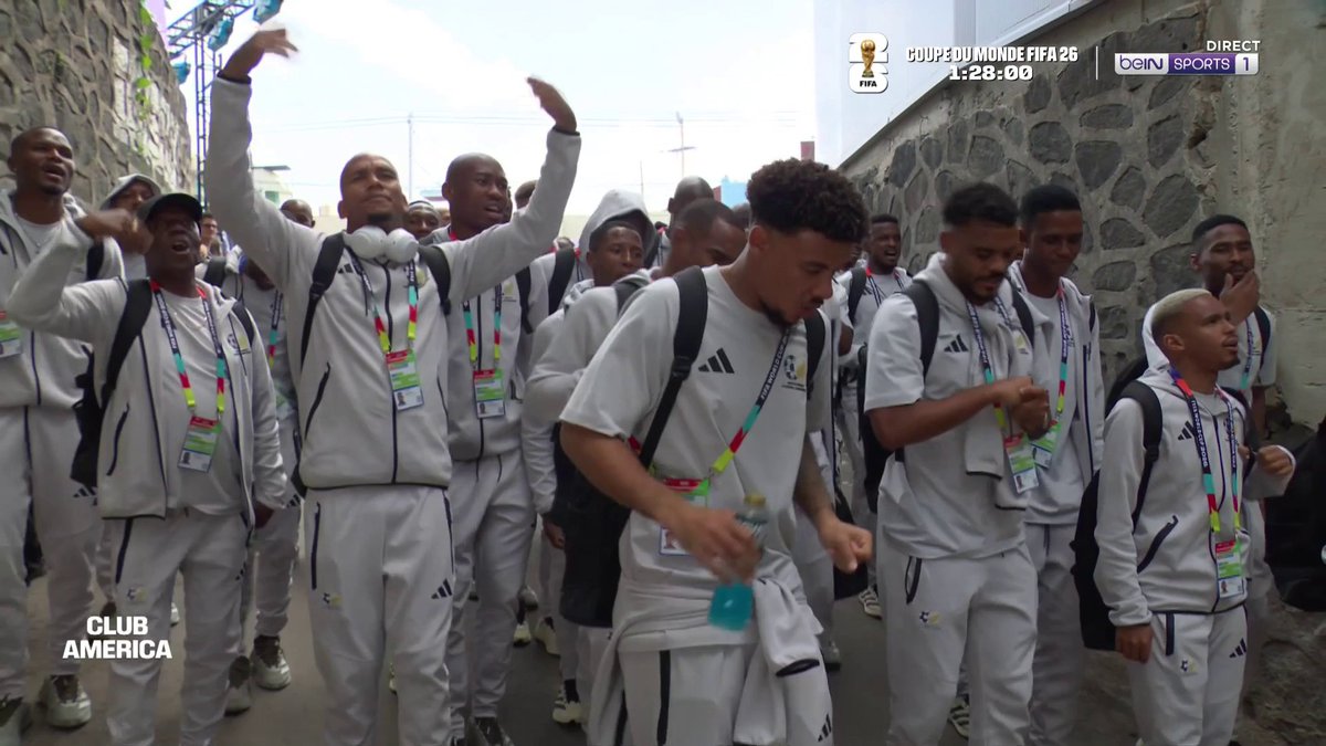 Les Bafana Bafana sont arrivés EN DANSANT au stade Azteca. 🇿🇦🕺