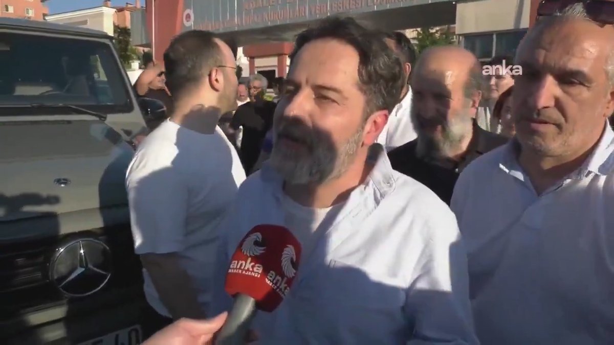 Erden Timur: "Çok şükür. 'Güzel bir deneyimdi' desem insanlar farklı anlayacaklar herhalde ama… Buradan çok güzel şeylerle ayrılıyorum. Allah her şeyin içinde bir cevher veriyor. Önemli olan cevheri bulmak. Beni buraya gönderenlere, iftira edenlere Allah razı olsun diyorum. Çünkü buradaki yaşadığım şeyler çok güzeldi." (Anka)