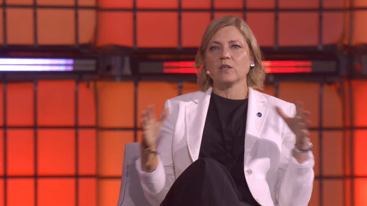 Apple says it won't release its new Siri in the EU. The EU's most senior tech official has a message for them: nothing in our rules is blocking you. That's your own decision. "We don't want monopolies in the European markets." Henna Virkkunen, EVP for Technological Sovereignty, Security, and Democracy at the European Commission. #WebSummitRio