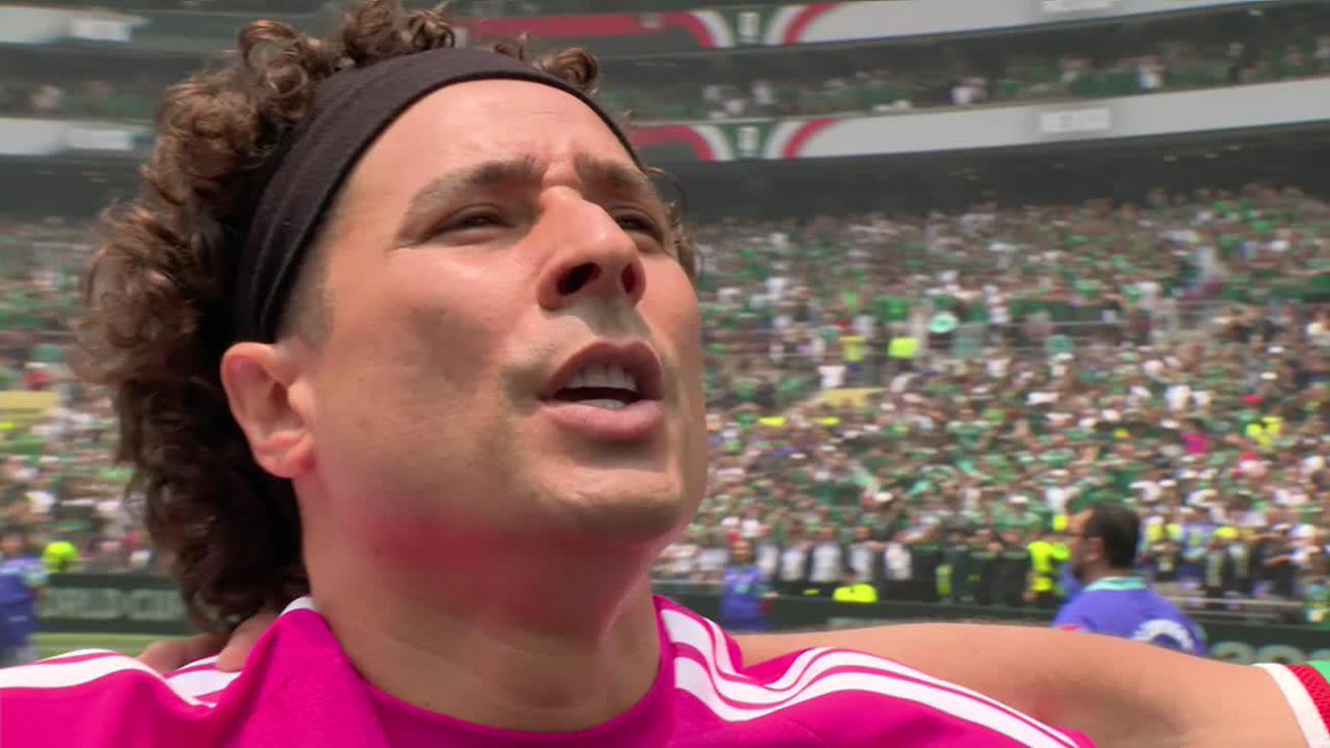 Algunos futbolistas mexicanos CANTARON EL HIMNO LLORANDO en su debut en el Mundial. Qué momento. 😮‍💨🇲🇽