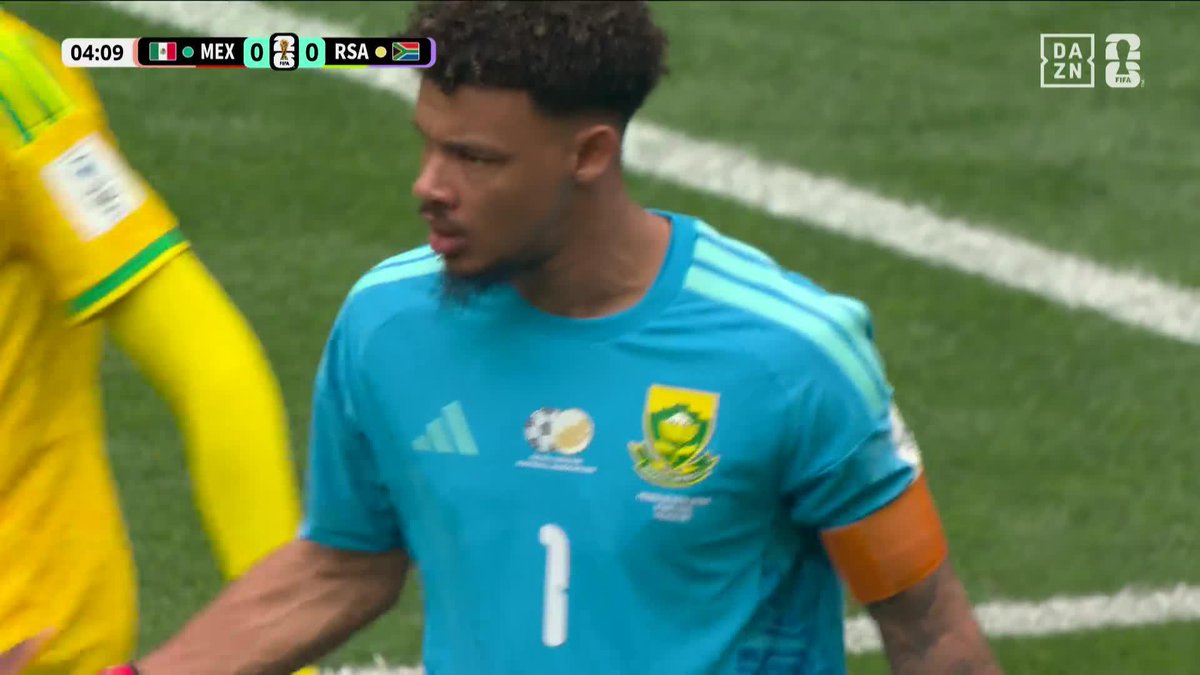 4年に一度 サッカーの祭典 が開幕⚽️ ラウール・ヒメネスが立ち上がりにシュート ロンウェン・ウィリアムズが立ちはだかる 🏆️#FIFAワールドカップ グループA 🆚メキシコ×南アフリカ 🆓 #DAZN 無料ライブ配信中 視聴はこちら👇️ #本気で楽しむならDAZN