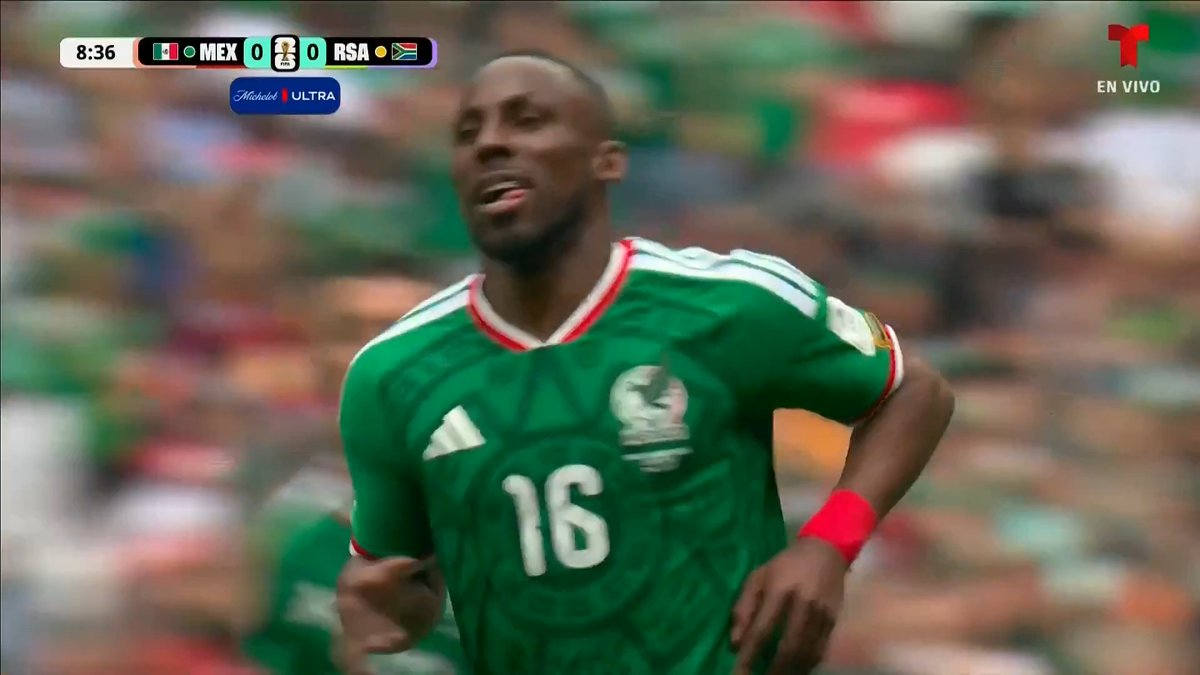 ¡EL PRIMER GOL DE LA COPA DEL MUNDO! ¡GOL DE MÉXICO! 🇲🇽 Julián Quiñones aprovecha error defensivo y marca el PRIMERO PARA MÉXICO ante Sudáfrica, ¡Explota el estadio! 🔥 📺 EN VIVO por Telemundo, Peacock y Telemundo APP ➡️ #MundialTelemundo #Somos26