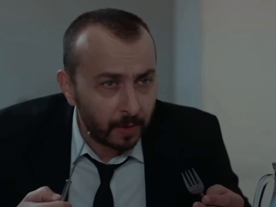 eski karısıyla barışmak için çiçek alıp kapısına gitmez karşısın da ev kiralar