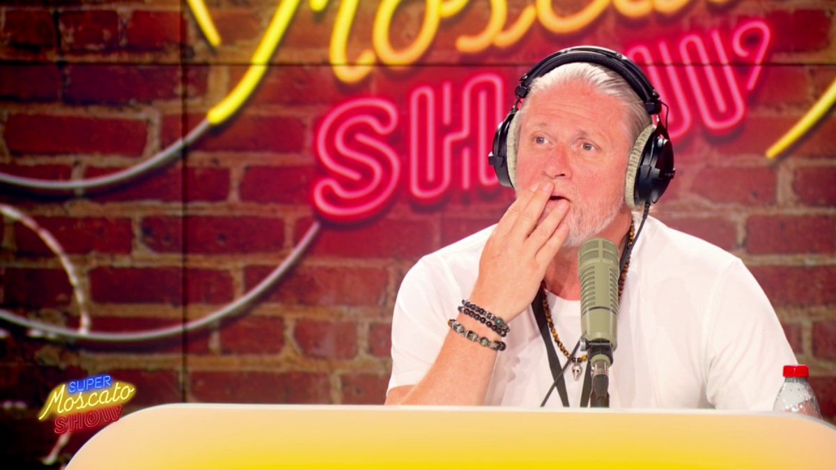 🗣💬 "C'est n'importe quoi ! À ce niveau de compétition, tu penses que tu as besoin de dire aux joueurs ce qu'ils doivent faire sur le terrain ? On parle de l'élite de chaque pays." Manu Petit fustige les pauses fraîcheur et leur prétendue utilité pour les sélectionneurs.