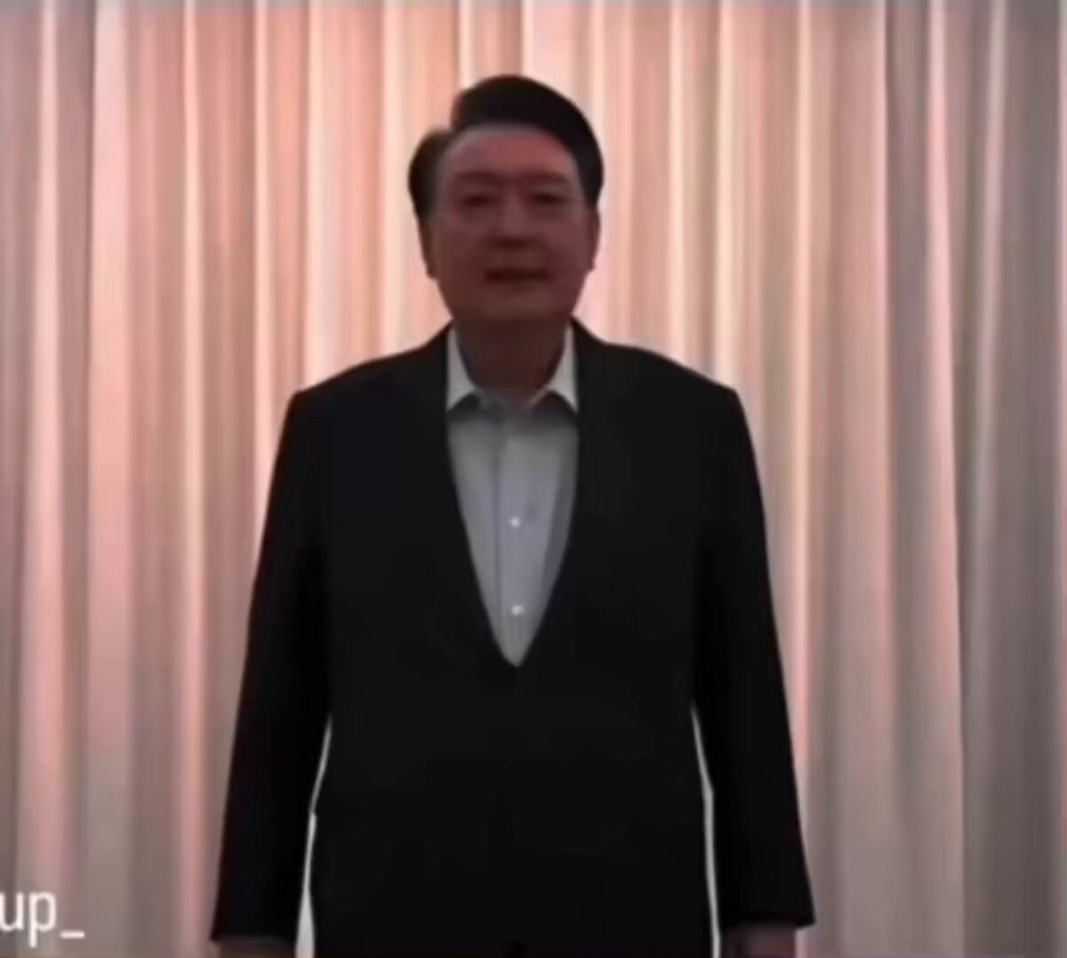 尹锡悦总统先生，短暂获释时留下的最后视频留言… 我刚刚翻译成中英双语，非常感动。 中国人是多么希望有这样的总统！😭🇰🇷