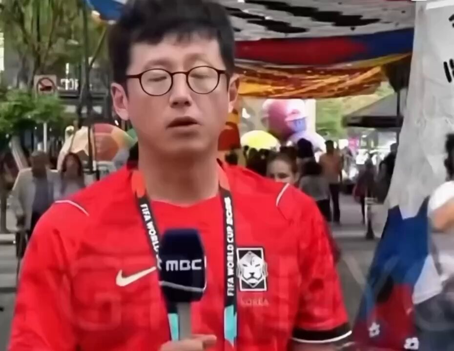 This Korean journalist was covering the World Cup in Mexico, and a Mexican lady walked up and kissed him on live TV 😁