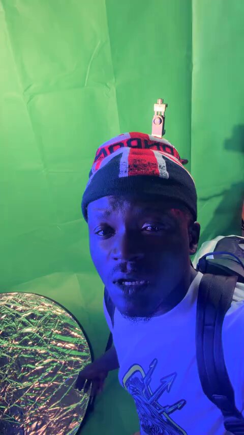 Portable has bought video cameras, and he said he will start shooting his own music videos by himself. He said most video directors in nigeria are rippers and they don't get most of what he bought 😭😭😂