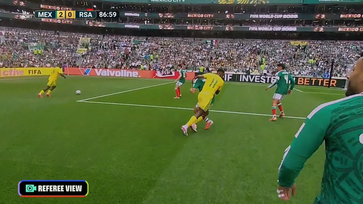 Ref cam footage of Themba Zwane's red card for South Africa Do you think this is the correct decision?