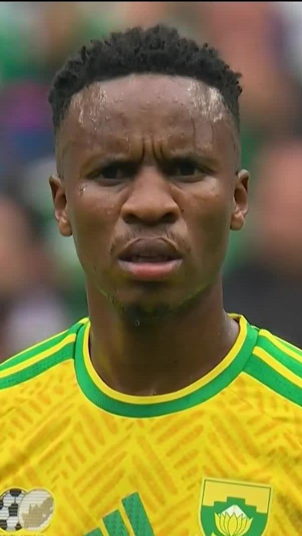 Bafana Bafana are down to nine men 🤯🟥 Themba Zwane reiceves the second red card of the night ❌❌ 📺 Stream #FIFAWorldCup2026 on DStv: #DStvFIFAWorldCuo2026 | #EverythingCanWait